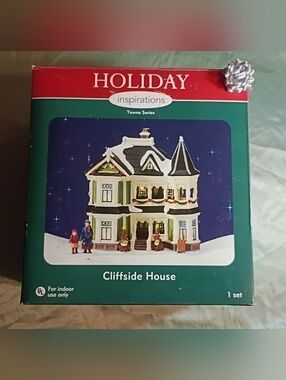 Holiday Inspirations Towne Series “Cliffside House” Porcelain Lighted Christmas